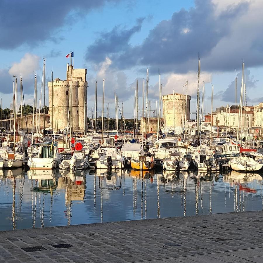 Un Hôtel En Ville La Rochelle  Exterior foto